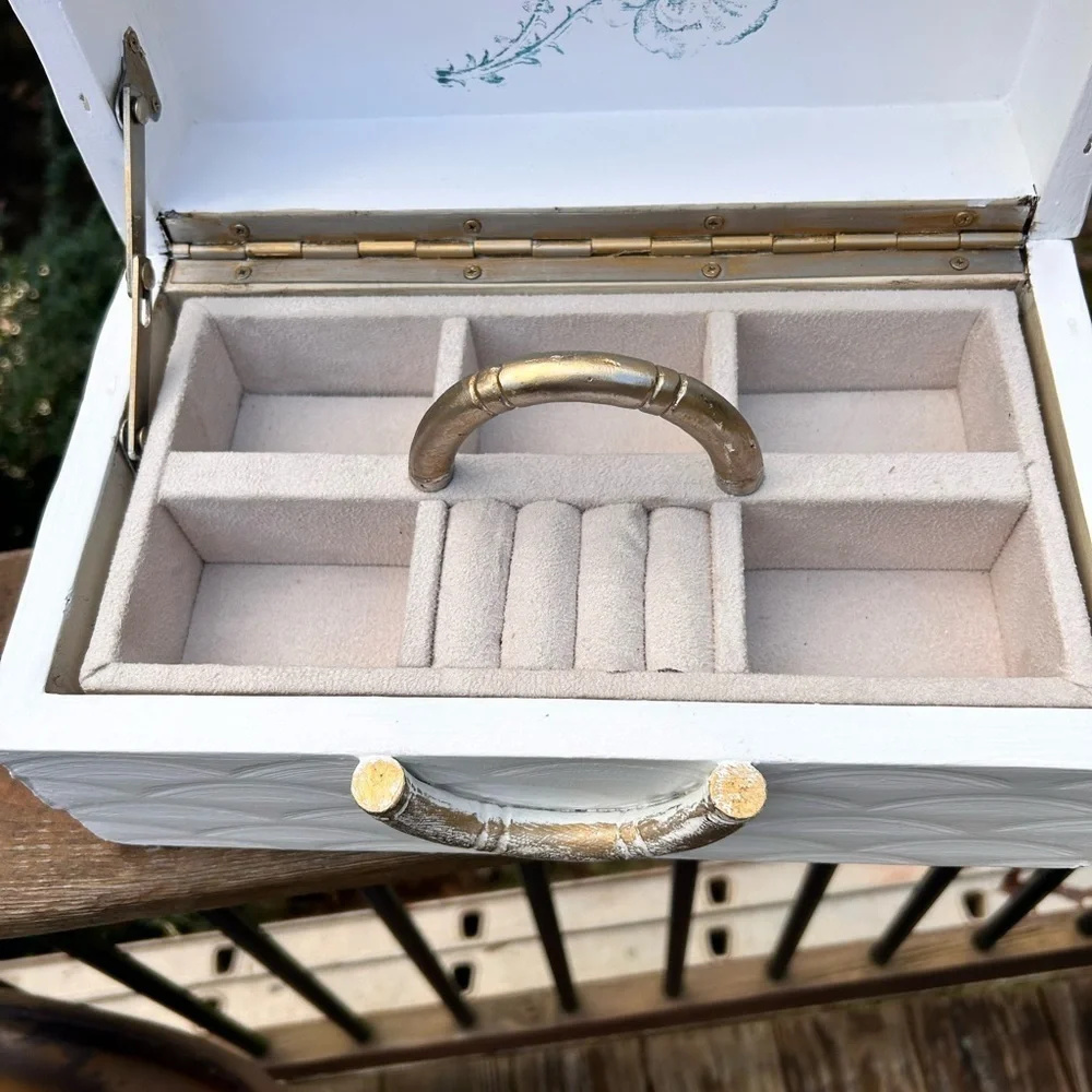 Global Views Textured floral bamboo Chinoiserie jewelry White Storage Box India